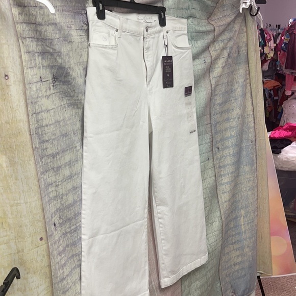 Brand new Woman’s Gloria Vanderbilt jeans. - Picture 6 of 16